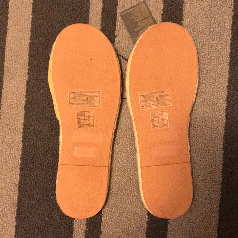 NWT Espadrilles Slipper - Picture 3 of 6
